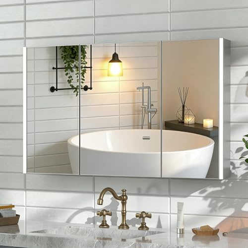 Saimeihome Badezimmer Spiegelschrank mit Beleuchtung 100x70cm, 3-türiger Badspiegelschrank mit 8 Ablagefächern, Dimmbarer Badspiegel Silber Badschrank, Hängeschrank