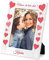 Maverton Fotorahmen mit Aufdruck - Weiß - aus Naturholz - personalisiert - mit Fuß und Anhänger - individueller Aufdruck - Geschenk für Frauen Damen - 27,5 x 21,5 cm - Herzen
