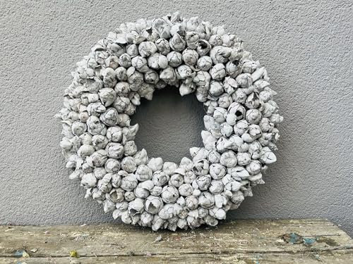 Shabby-weißer Kranz/Türkranz/Wandkranz mit Coco-Früchten 40 cm Durchmesser