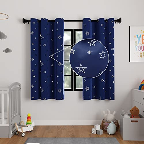 Encasa XO Gedruckte Blackout -Vorhänge 113x183 cm, 2 Pcs | Silberfolie Star Navy Design I Raumverdunkelung - Blöcke 85% Licht | Schall- und Hitzereduzierung für Schlafzimmer ich Waschbar