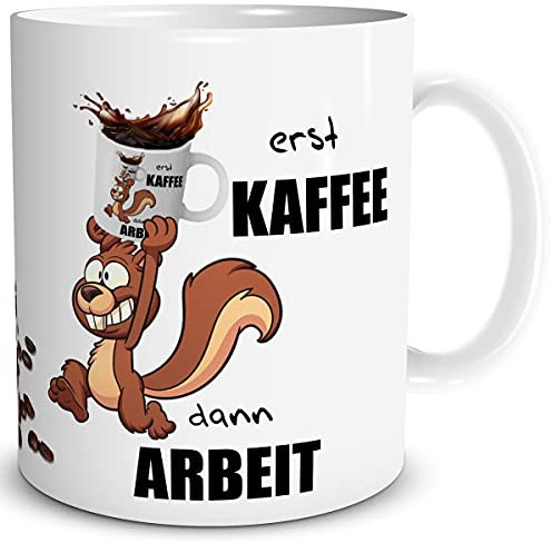 TRIOSK Tasse Eichhörnchen mit Spruch lustig Erst Kaffee Dann Arbeit Geschenk für Kaffeeliebhaber Büro Kollegen Frauen Männer Kaffeefreunde Weiß, Keramik 300ml