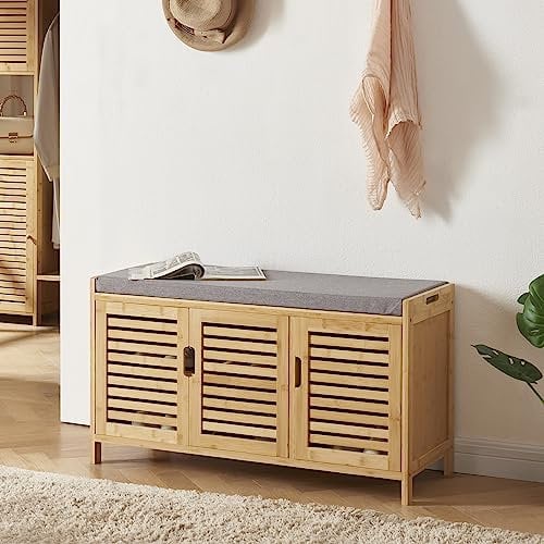 [en.casa] Schuhschrank Selk Sitzbank mit Stauraum Schuhbank mit 3 Türen und 1 Ablage 50 x 90 x 35 cm Sitztruhe gepolsterte Sitzfläche Bambus Natur