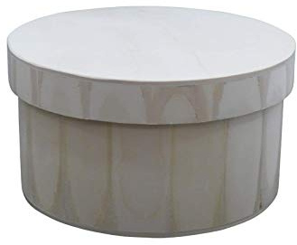 Box aus Holz mit runder Form. Deckel lose mit Griff. In Ecru, zum Dekorieren.