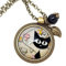 Sautoir Illustré Chaton et Feuilles Noir, Doré en Métal Bronze avec Cabochon en Verre, Breloque et Perle en Jade