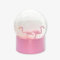 Boule de neige avec flamants roses amoureux