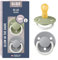 BIBS De Lux Glow Schnuller 2er-Pack, BPA-frei. Leuchtet im Dunkeln, Kirschform Nippel. Naturkautschuk/Latex, Hergestellt in Dänemark. 6-18 Monate (2er Pack), Sage NIGHT/Cloud NIGHT