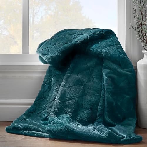 Catherine Lansfield Downstairs Living Cosy Diamond Soft 130x170cm Blanket Throw Bottle Green