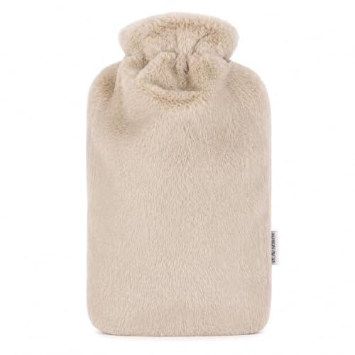 Ølav North Wärmflasche mit Nordic Fur Bezug, Inkl. Geschenkverpackung, 1.8 Liter, Beige, Besonders weicher Stoff Hergestellt aus nachhaltigen Materialien, Geschenk für Frauen, Freundin