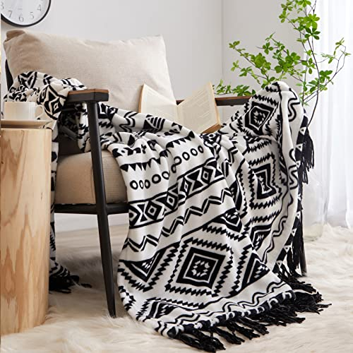 CASAAGUSTO Boho-Überwurfdecke – schwarz und weiß, dekorative Decken mit Quaste, bedruckter Flanell, Bohemian-Überwurfdecke für Stuhl, Bett, Sofa, Couch (50 x 60 cm, schwarz und weiß)