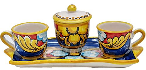 Sicilia Bedda - Set Caffè in Ceramica Siciliana - Completo di Zucchieriera e Vassoio - Prodotto Artigianale (Mioliche Blu, Set 2 Tazze)