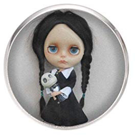 Broche en acier inoxydable, diamètre 25 mm, épinglé 0,7 mm, fait à la main, illustration Poupée gothique