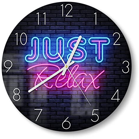 DEQORI Glasuhr | rund Ø 30 cm | Motiv Spruch im Neon-Design | ausgefallene leise Design Uhr aus Glas | Wanduhr für Wohnzimmer & Küche | moderne Hingucker Uhr für die Wand