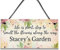 GuteGifts Personalised with Any Name Floral Garden Sign Summer House Plaque Home Decoration Outdoor Hanging Sign with Quote