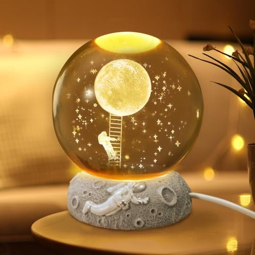 YIFMOO 3D Kristallkugel Nachtlicht, 80MM Mond Glaskugel Lampe Mit Harzsockel, LED Ball Lampe mit USB-Kabel, Astronaut Astronomie Thema Kreative Geschenk für Frauen Kinder Freunde Familie (Mondlampe)