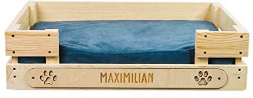 LAUBLUST Katzenbett mit Namen Personalisiert - Pfoten und Name Gravur - Katzensofa für große & kleine Katzen | Sofa Couch für Katze - Schlafplatz Liegebrett aus Holz mit Kissen | ca. 60x40x15 cm, blau