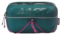AEVOR Bar Bag, Bauchtasche & Lenkertasche, Evergreen, 4L Volumen, 100% Recyceltes Polyester, 5000mm Wassersäule, 2-Wege-Reißverschluss, 38-126cm Trägerlänge, 28x7x20cm, Handwäsche, 310g