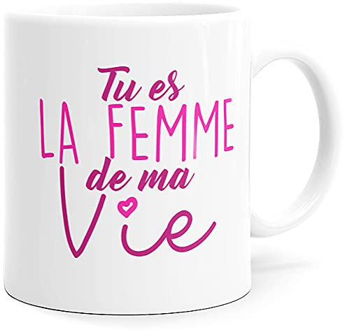 Mug Humour Femme de ma Vie Tasse Message Amour drôle. Idée Cadeau Original Ami Couple Amoureux Collègue Frère Sœur Copine pour Anniversaire St Valentin Noël. Mugs le Sourire dès le Réveil