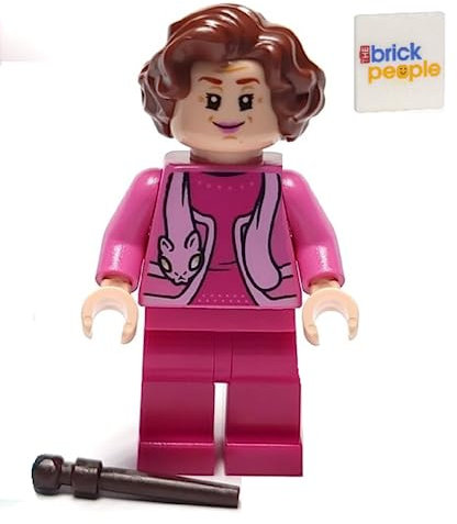 LEGO Harry Potter : Dolores Ombrage (pull rose et écharpe pour chat) avec baguette