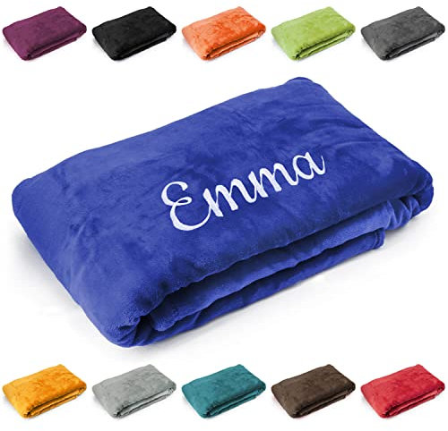 Deitert Kuscheldecke mit Namen oder Wunschtext Bestickt, 200cm x 150cm, extra weiche und gemütliche Sofadecke/Wohndecke, hochwertiges Fleece, personalisiertes Geschenk (Nachtblau)