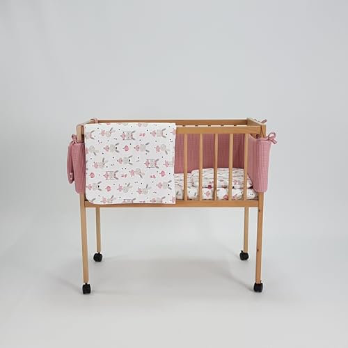 Kinderbett MINI Beistellbett,Stubenwagen 80x40cm, braun Matratze und Bettwäsche| Leisen Rädern, Verstellbares Tragbares Bett für Säuglinge/Neugeborene (Rosa - Kaninchen)