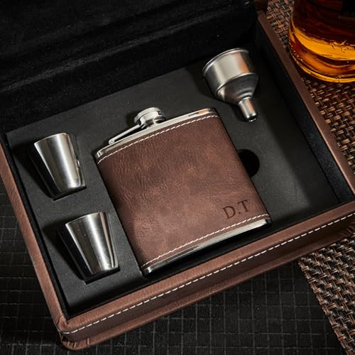 Personalised Deluxe Hip Flask Gift Set – Custom Engraved 7oz Stainless Steel Flask with Funnel & 2 Cups – Gift for Men, Groomsmen, Father’s Day, Birthday or Christmas (Brown)