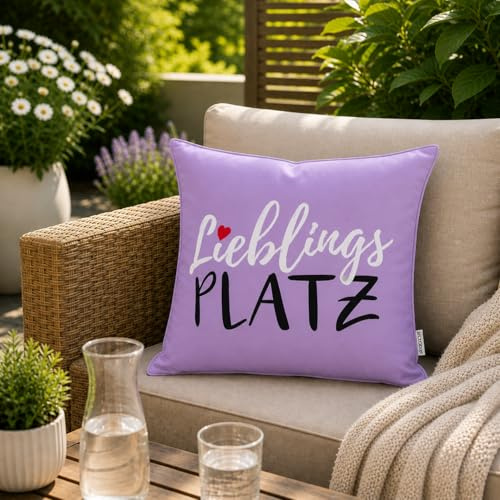 KAMACA Outdoor Dekokissen Lieblingsplatz 45x45 cm Flieder – Gartenkissen mit 370g Füllung – Wasserabweisend, Schmutzabweisend & Strapazierfähig – Kissen für Balkon, Terrasse & Camping