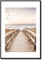 Rahmenbild Gold Jetty | Artbox Wandbild | Bild mit Rahmen schwarz | Meer Strand Steg Urlaub Vögel Sonnenuntergang Sonne Himmel Gras | Wohnzimmer Schlafzimmer Büro | rosa Pastell blau | 50 x 70 cm