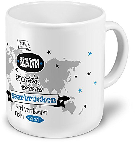 printplanet XXL Riesen-Tasse der Stadt/Ort Saarbrücken - Motiv Kein Mann ist Perfekt, Aber... - Stadttasse, Kaffeebecher, Becher, Mug