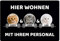 Geschenke 24 | Fußmatte personalisiert Hier wohnen Katzen (Schwarz - 3 Katzen, Ohne Rand - 60x40cm) | mit Wunschfoto und Namen Bedruckt | lustige Schmutzfangmatte für Katzenliebhaber | Haustür