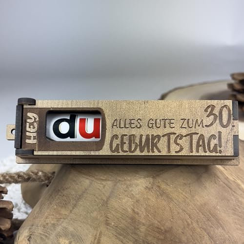 Urhome Geschenkbox Alles Gute zum 30. Geburtstag mit Duplo Schokoriegel - Überraschung Holzbox mit Spruch Gravur inkl. Schokolade Geschenk Riegel - Geburtstagsgeschenk für Erwachsene Mann Frau