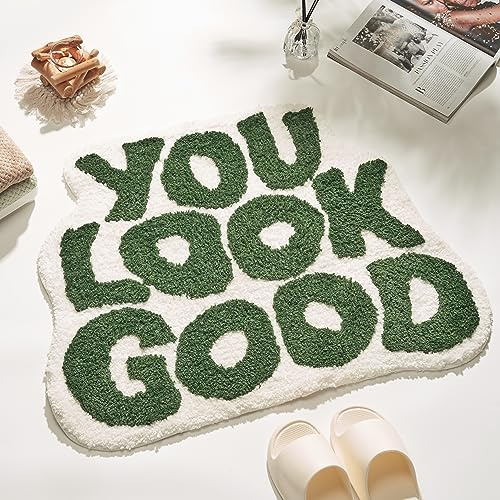 DyeFury Badematte mit Aufschrift You Look Good, 61 cm, Grün, niedlich, Cooler Badezimmerteppich, lustig, flippig, Dekor, weicher Mikrofaser-Badteppich, Trendiger grüner Badvorleger, Duschmatte