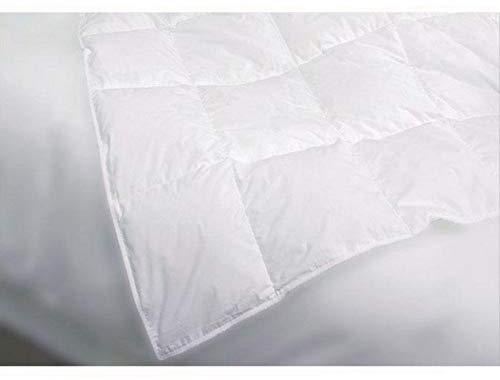 Gobi – Daunendecke Classic von Gobi – Bett mit 135 cm (220 x 220 cm), 120 g/m²