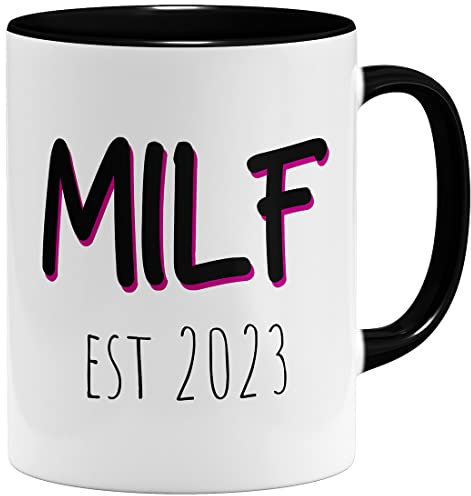 OM3® witzige Milf est 2023 Tasse mit Spruch | Keramik Becher | 11oz 325ml | Beidseitig Bedruckt | Schwarz