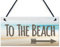Red Ocean Hängeschild mit englischsprachiger Aufschrift „To The Beach“