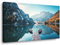 Visario Bild 120 x 80 cm auf Leinwand Bergsee und Boote 5030 deutsche Marke und Lager. Das Bild ist fertig gerahmt.