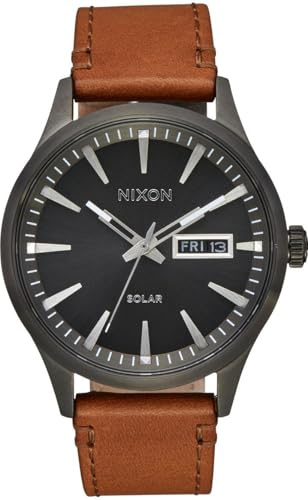 Nixon Herren Armbanduhr Sentry Solar Leather in der Farbe Schwarz mit Lederarmband, Gehäusedurchmesser: 40 mm, A1347-131-00