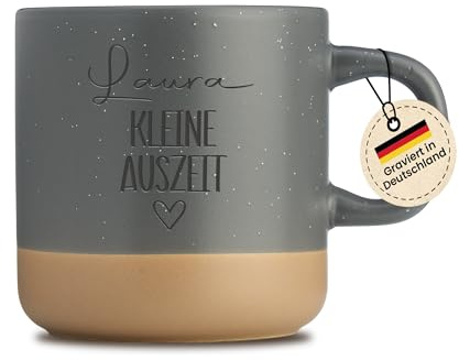 LIEBTASTISCH - Steingut - Gravur Tasse - Kleine Auszeit - Personalisiert als Abschiedsgeschenk für Lehrerin, Erzieherin, Hebamme - Freund, Schwester mit Namen - Grau