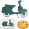 XENQITO 1 Pezzi Rotella Tagliapizza Moto, Taglia Pizza Divertente, Rotelle da Taglio in Acciaio Inox, Rotella Pizza con Supporto, Tagliere Pizza con Rivestimento Antiaderente Utensili da Cucina, Verde