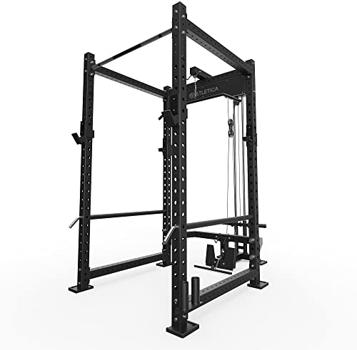 Atletica R8-Blaster Power Rack | Full Rack mit Latzug, 4 J-Hooks, Pull-Up Bar, Safeties, Logo Plate, Bar Holder | 226 cm Höhe | 123x211 cm Grundfläche | 220 kg