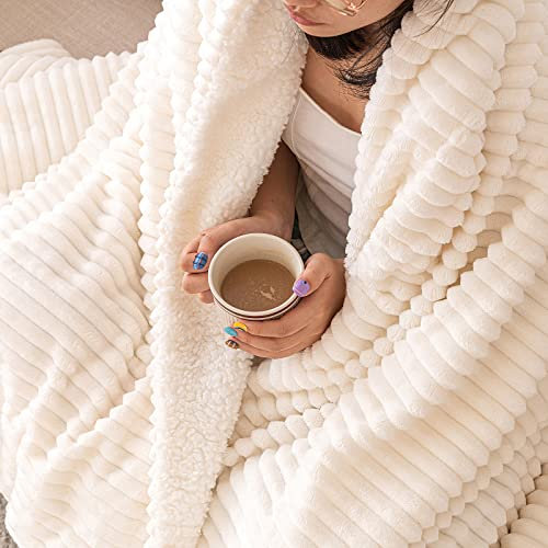 EMEMA Weiche Flauschige Kuscheldecke Flanell Decke Fleecedecke Wohndecken Wärme Couchdecken Sofadecke Überwurfdecke Dicke Überwurf als Tagesdecke für Bett Couch Schlafzimmer Büro 150x200 cm Weiß