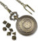 Galdor's Guild Reise DND Taschenuhr & Mini Metallwürfel Set 6mm | Praktisches kleines Etui & Uhr für RPG-, Tabletop- und Brettspiele wie Dungeons & Dragons & Warhammer für jeden Spielleiter/DM