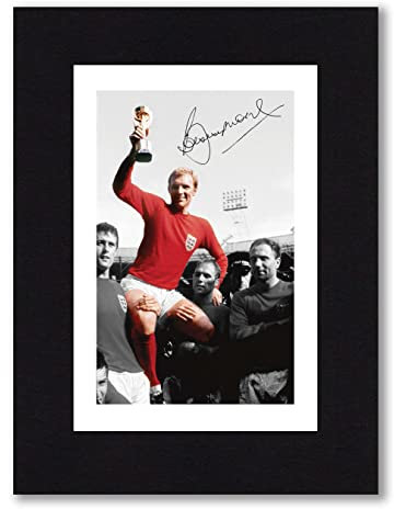 BOBBY MOORE Signed 8x6 Inch Mounted Photo Print Pre Printed Signature England World Cup 1966 - Autograph Football Gift, Ready To Be Framed