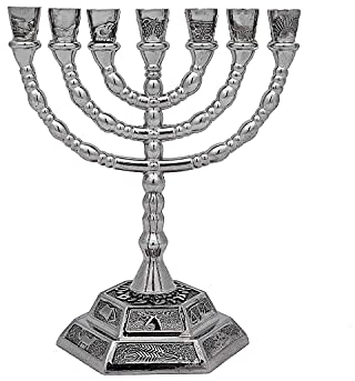 Menora - Zwölf Stämme Israels - Siebenarmiger Leuchter aus Messing in Silber. Höhe - 13 cm, Breite - 13 cm. Aus Israel