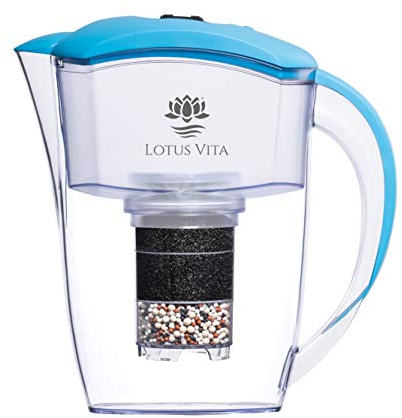 Lotus Vita ESPRIT div. Farben - Wasser Filterkanne mit Kartusche, Reduziert Kalk Chlor Blei aus Leitungswasser durch Aktivkohle Ionentauscher, BPA-frei (himmelblau)
