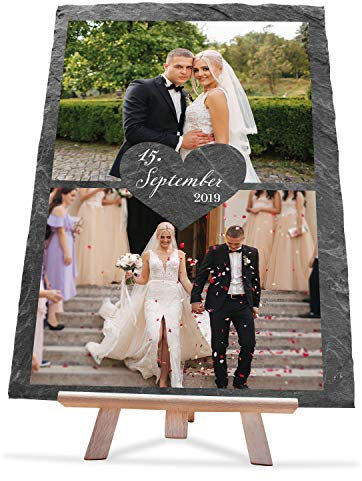 wandmotiv24 Schiefertafel Hochzeit mit Staffelei, Personalisierbar Digitaldruck 2 Farb-Fotos + Datum, Hochformat 20x30cm, Hochzeitsgeschenk, Geschenkidee Brautpaare, Verlobung