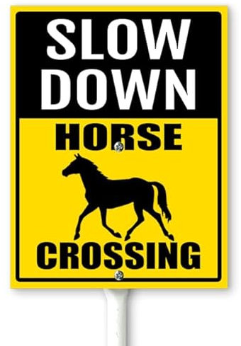 Horienteeon Cartello rallentato, cartello da cortile con cavallo attraversamento con paletti, 20 x 30 cm, robusto cartello in alluminio antiruggine, decorazione stradale per esterni Slow Down - Horse