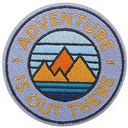 Finally Home Adventure Collection: Adventure is out there Patch zum Aufbügeln | Wandern Outdoor Patches, Berg Bügelflicken, Flicken, Aufnäher Wanderer Rucksäcke