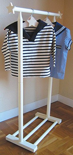 Garderobe für Kinder. Weiß lackiert. Abmessungen (Breite/Boden/Höhe): 66 * 26 * 100 cm.