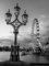 ART-PRINT-on-matt-paper-220gr- Straßenlampe mit London Eye, London, UK Frank Assaf – europäisches vertikales Bild, schwarz-weiß, Stadtland-Lampenpfosten London Lo 23_X_17_in