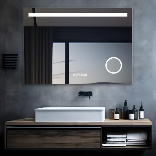MIQU LED Badspiegel mit Beleuchtung 120x80 cm Badezimmerspiegel, Bad Groß Spiegel mit Steckdose Uhr Touch Dimmbar Warm/Weiß Licht Beschlagfrei Vergrößerung Wandspiegel für Badezimmer, WC, Flur